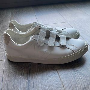 Veja Velcro - Size 9 - Gently Worn